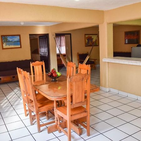 Hotel Gaby Inn Zihuatanejo Kültér fotó