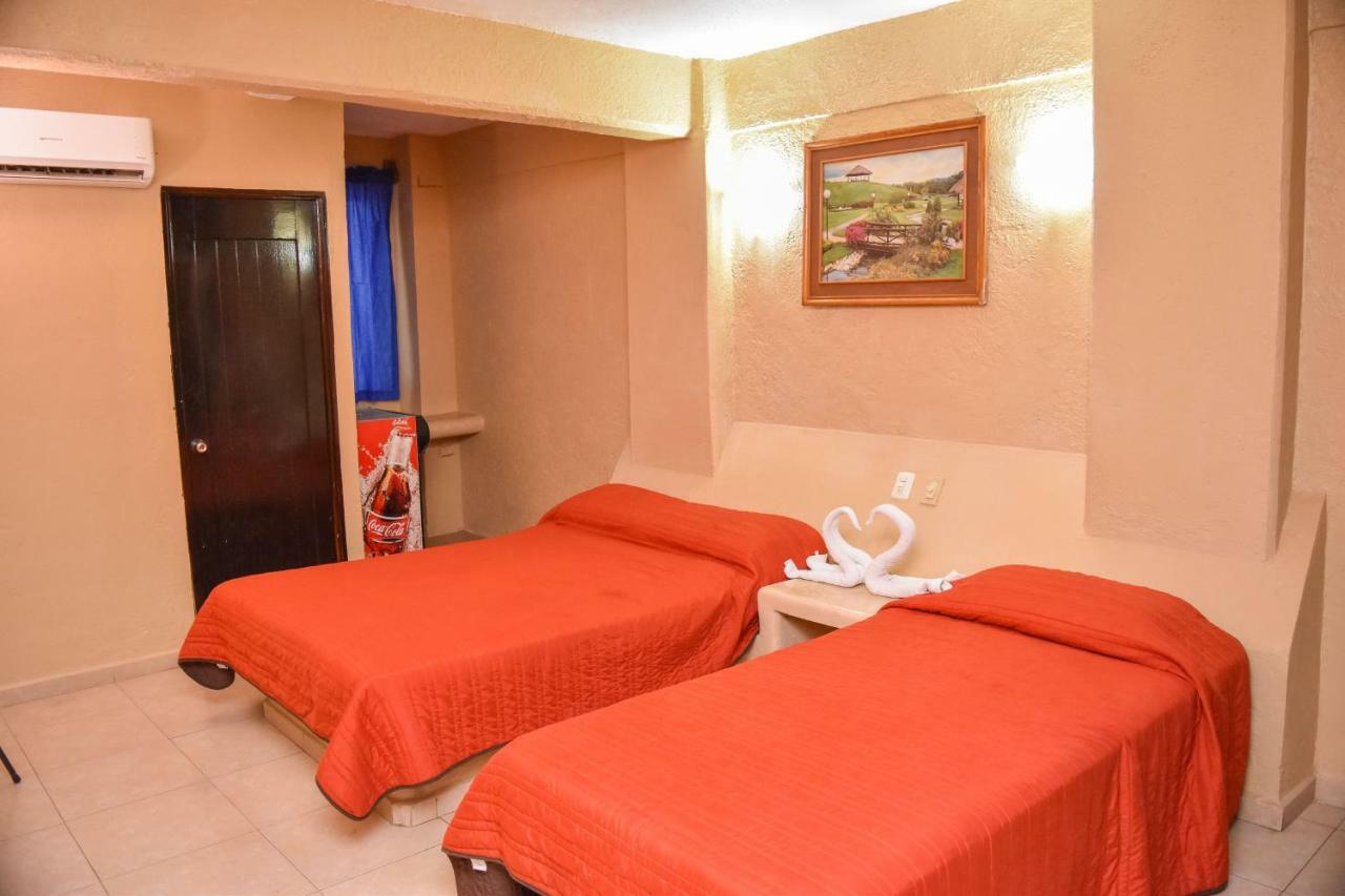 Hotel Gaby Inn Zihuatanejo Kültér fotó