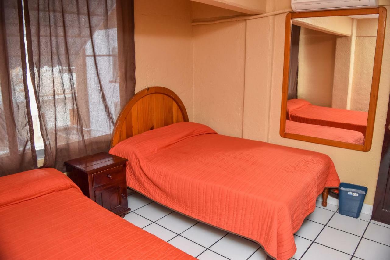Hotel Gaby Inn Zihuatanejo Kültér fotó