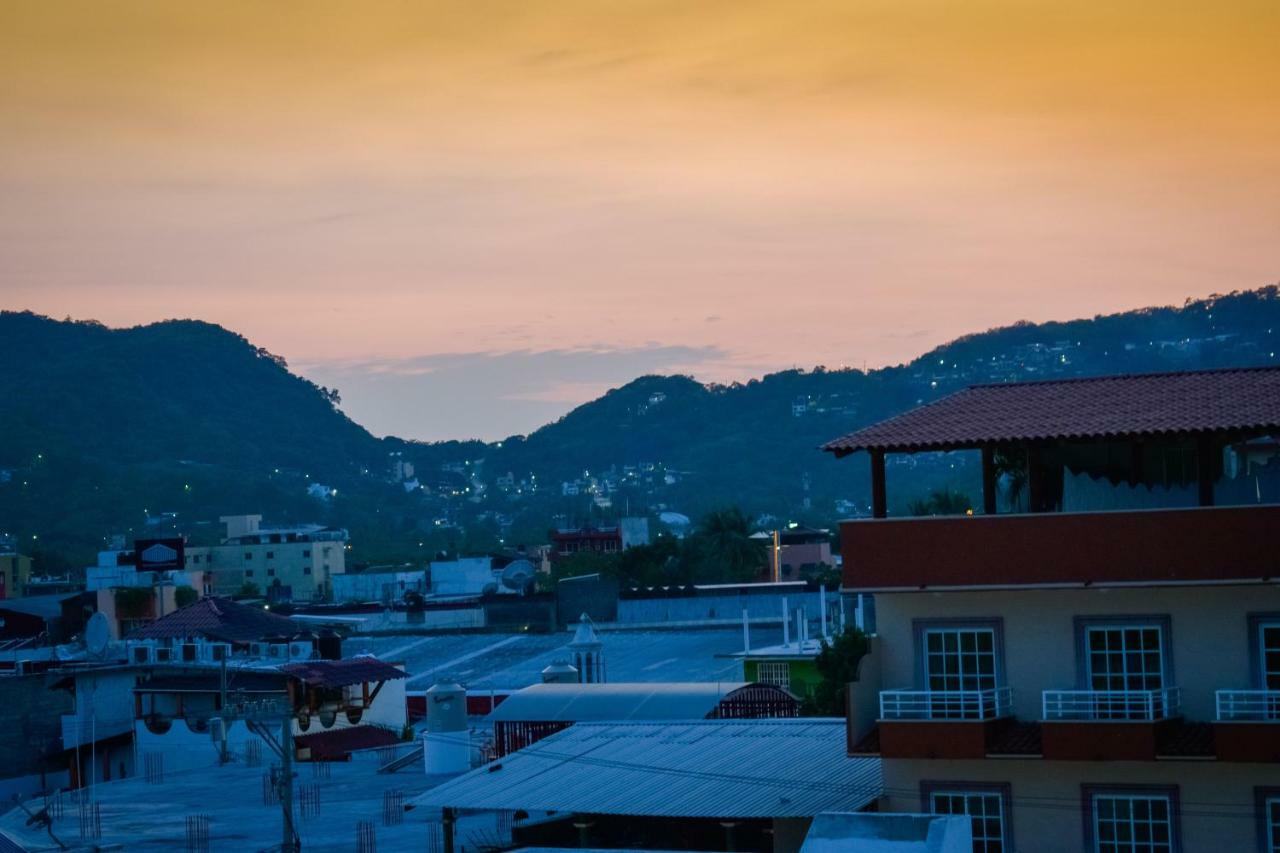 Hotel Gaby Inn Zihuatanejo Kültér fotó