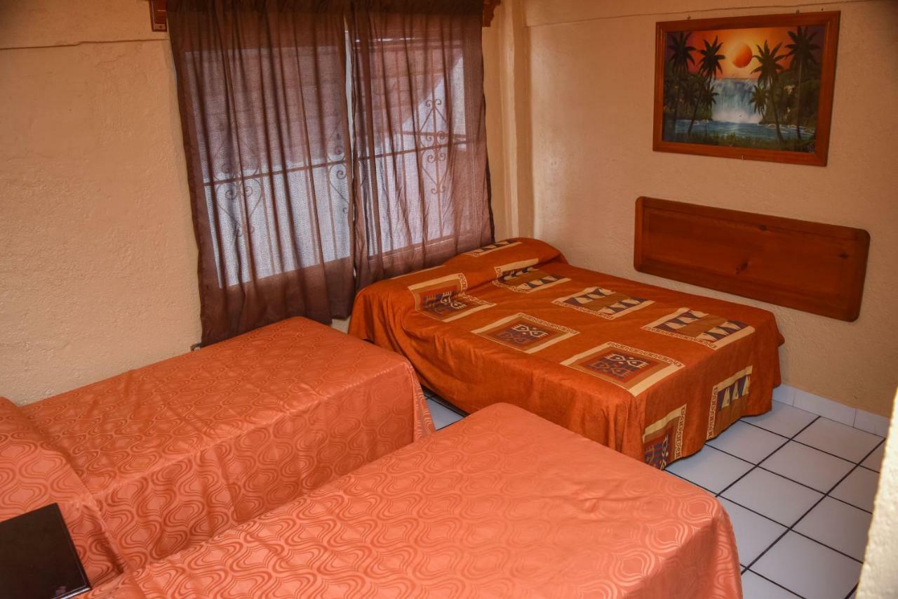 Hotel Gaby Inn Zihuatanejo Kültér fotó